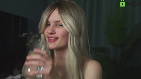 Snapshot of lizbethcoll chatting on 18, 1, 2025 Sunnheart online show from 18, 1, 2025