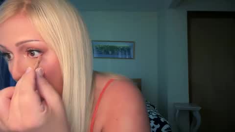 Liz Purr online show from 19, 9, 2025