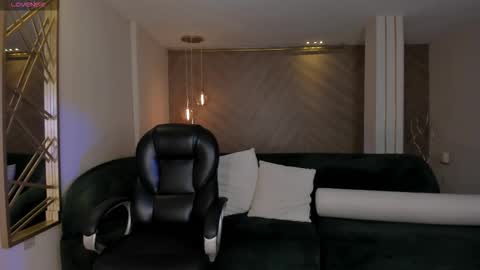 Lizzi  online show from 16, 10, 2025