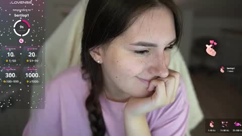 Snapshot of lizzi_fox chatting on 10, 10, 2025 Lizi-Fox online show from 10, 10, 2025