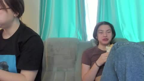 Snapshot of lizzi_muur chatting on 1, 2, 2025 lizzi_muur online show from 1, 2, 2025