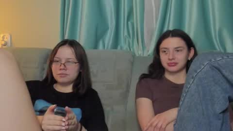 Snapshot of lizzi_muur chatting on 1, 2, 2025 lizzi_muur online show from 1, 2, 2025