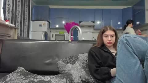 Snapshot of lizzi_muur chatting on 5, 3, 2025 lizzi_muur online show from 5, 3, 2025