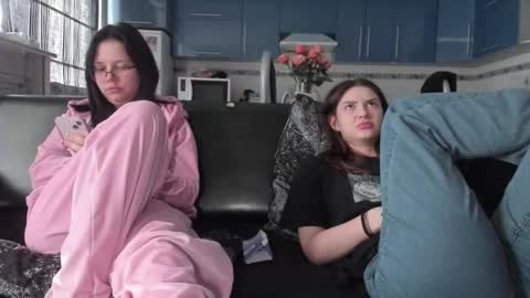 Snapshot of lizzi_muur chatting on 12, 3, 2025 lizzi_muur online show from 12, 3, 2025