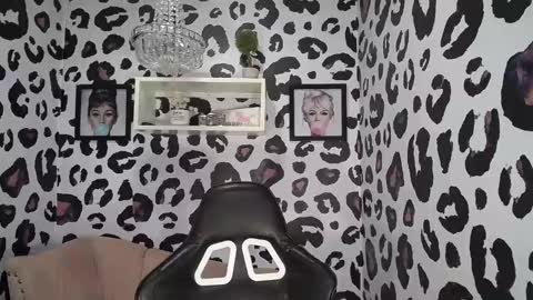 lizzie12_a online show from 23, 2, 2025