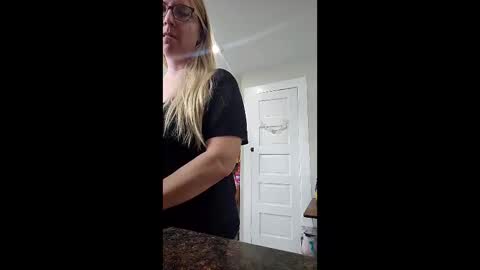 Snapshot of lizzie88showers chatting on 5, 12, 2025 lizzie88showers online show from 5, 12, 2025