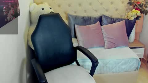 Snapshot of lizzy_joss chatting on 5, 10, 2025 Lizzy Joss online show from 5, 10, 2025