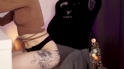 Snapshot of llittle_mi chatting on 14, 6, 2026 Mila online show from 14, 6, 2026