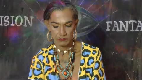 LA LOBA online show from 10, 1, 2025