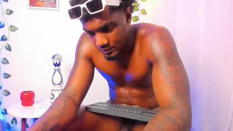 LOGAN DRAKE online show from 6, 3, 2025