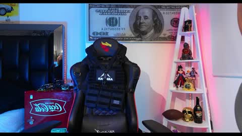 logan_hugh8 online show from 19, 12, 2024