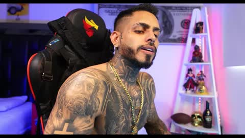 logan_hugh8 online show from 21, 12, 2024