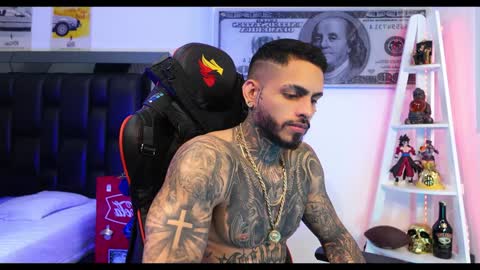 logan_hugh8 online show from 22, 12, 2024