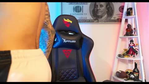 logan_hugh8 online show from 22, 2, 2025