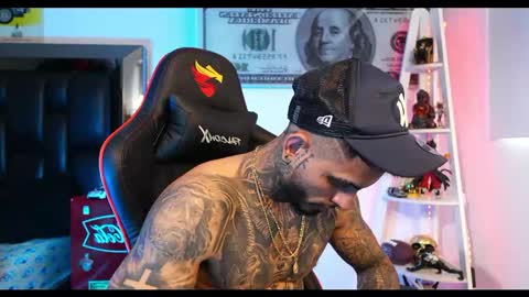 logan_hugh8 online show from 26, 2, 2025