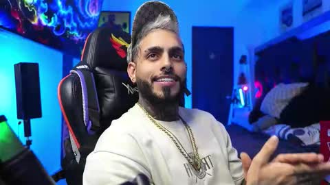 logan_hugh8 online show from 3, 2, 2026