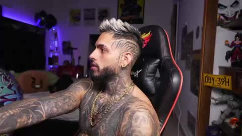 logan_hugh8 online show from 17, 4, 2026