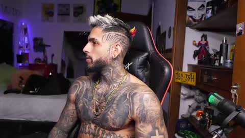 logan_hugh8 online show from 20, 4, 2026