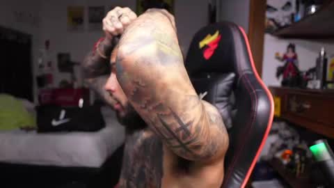 logan_hugh8 online show from 26, 4, 2026