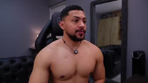 Snapshot of loganmartinx chatting on 10, 7, 2026 loganmartinx online show from 10, 7, 2026