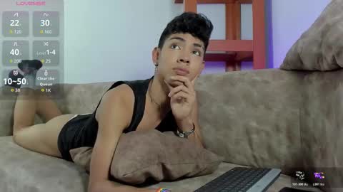 logantwink18 online show from 4, 11, 2025