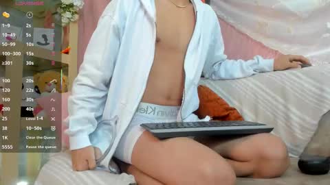 logantwink18 online show from 14, 3, 2026