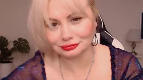  Lola  online show from 24, 10, 2025