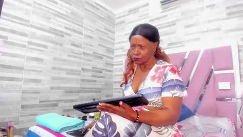 Lola online show from 22, 2, 2025