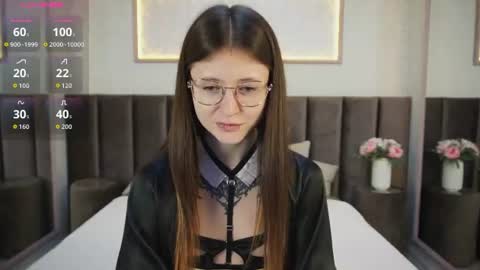 lola_meyer online show from 12, 7, 2026