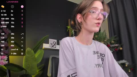 Snapshot of lola_missy chatting on 1, 1, 2025 Lola online show from 1, 1, 2025