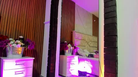 Lola Angel online show from 4, 4, 2026