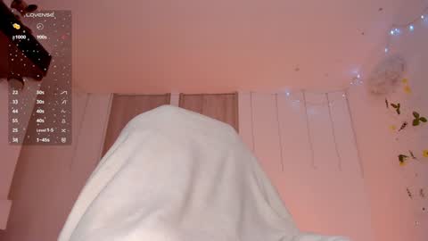 Snapshot of lolaberry_ chatting on 22, 1, 2025  Lola Berry  online show from 22, 1, 2025