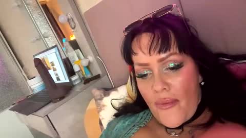 Lolaley2 online show from 2, 12, 2025