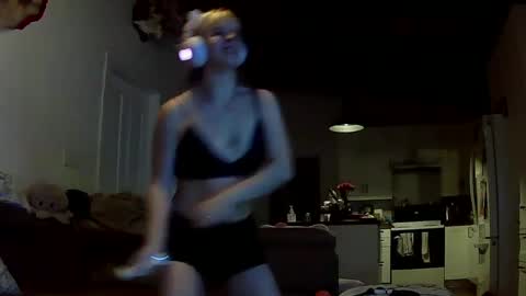 Lola Lixx online show from 4, 10, 2025