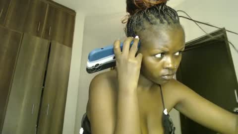 Snapshot of lolamia7 chatting on 18, 2, 2025 lolamia7 online show from 18, 2, 2025