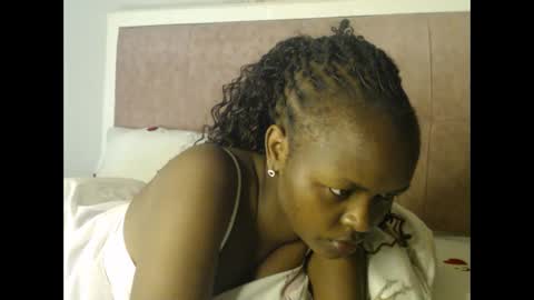 Snapshot of lolamia7 chatting on 29, 9, 2025 lolamia7 online show from 29, 9, 2025