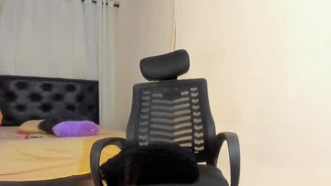 lolareyes1 online show from 30, 9, 2025