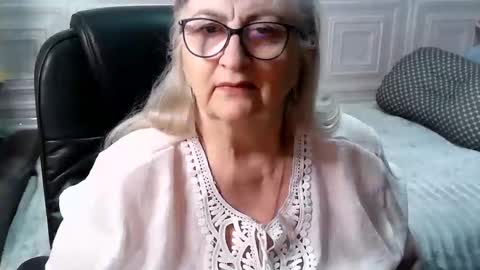 Snapshot of lolkaalyss chatting on 21, 4, 2026 LolkaAlyss online show from 21, 4, 2026