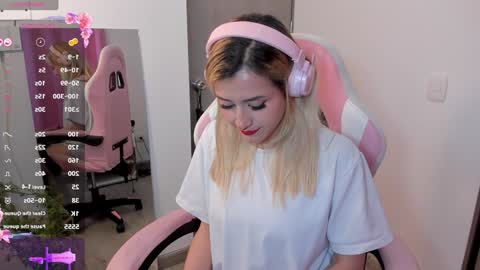 Snapshot of lolly_js_ chatting on 6, 1, 2025 Lolly online show from 6, 1, 2025