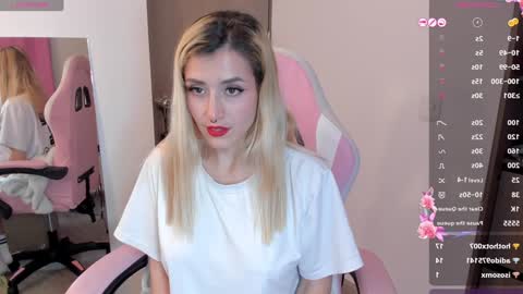 Snapshot of lolly_js_ chatting on 6, 1, 2025 Lolly online show from 6, 1, 2025