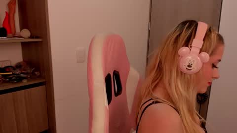 Snapshot of lolly_js_ chatting on 15, 2, 2025 Lolly online show from 15, 2, 2025