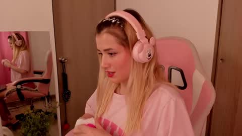 Snapshot of lolly_js_ chatting on 25, 2, 2025 Lolly online show from 25, 2, 2025