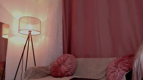 Snapshot of lolly_js_ chatting on 18, 11, 2025 Lolly online show from 18, 11, 2025