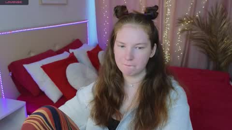 Snapshot of lolly_pump chatting on 11, 9, 2025 Mona online show from 11, 9, 2025