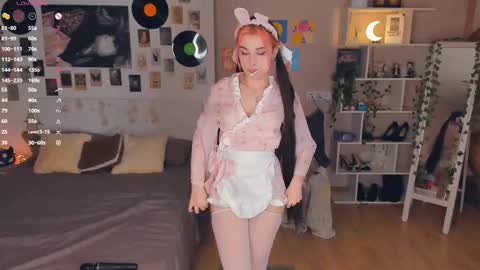 Lona online show from 9, 2, 2026