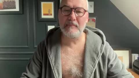 Snapshot of londongent2023 chatting on 20, 2, 2026 EnglishBear online show from 20, 2, 2026