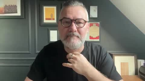 Snapshot of londongent2023 chatting on 23, 2, 2026 EnglishBear online show from 23, 2, 2026