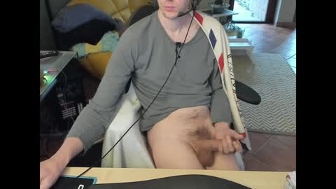 Snapshot of loomie chatting on 7, 12, 2024 loomie online show from 7, 12, 2024