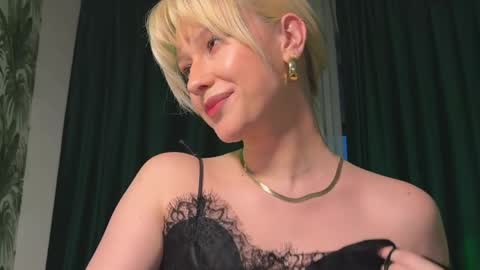 Lora heil online show from 9, 4, 2026