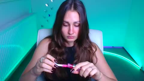 Snapshot of lora_kisses chatting on 2, 10, 2025 Lora online show from 2, 10, 2025